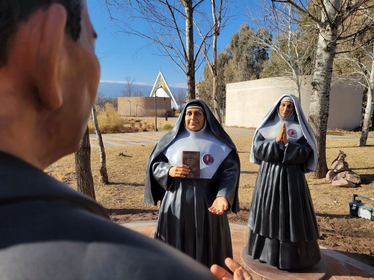 FOTO: Inauguran cinco nuevas estatuas en el Parque Brochero Santo