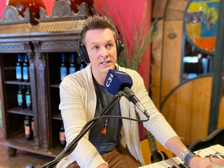 Axel tocó en vivo para la audiencia de Cadena 3