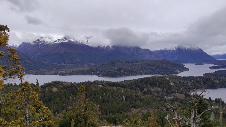 La imponente vista panorámica del Cerro Campanario en Bariloche.