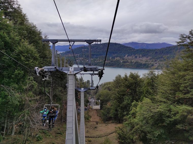 La imponente vista panorámica del Cerro Campanario en Bariloche.