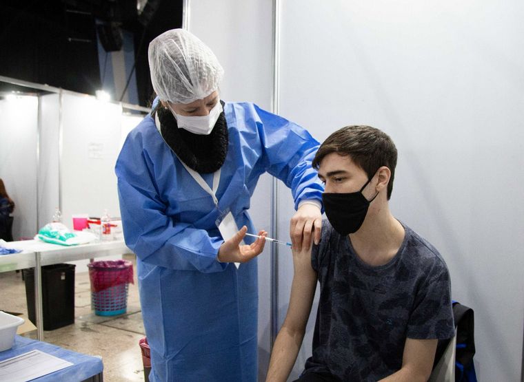 La vacunación a chicos de 12 a 17 años comenzará el martes