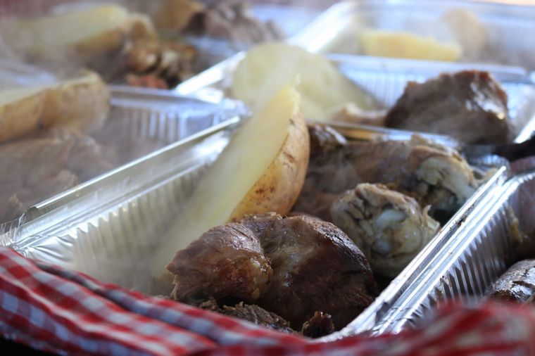 El curanto y el chori-taco, dos platos para disfrutar en Colonia Suiza.