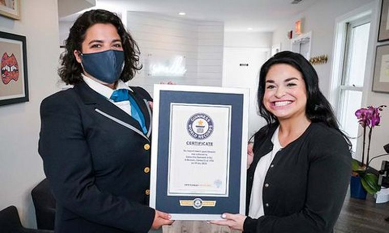 Una mujer rompió el récord Guiness por la boca más grande