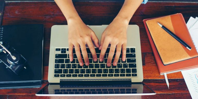 Tres concursos para ganar dinero escribiendo y creando memes.