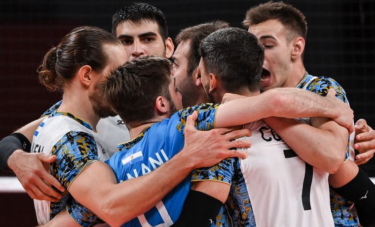 El seleccionado argentino masculino de vóleibol le ganó a Italia y pasó a semifinales