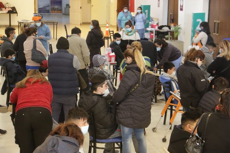 FOTO: Córdoba comenzó a vacunar a menores.