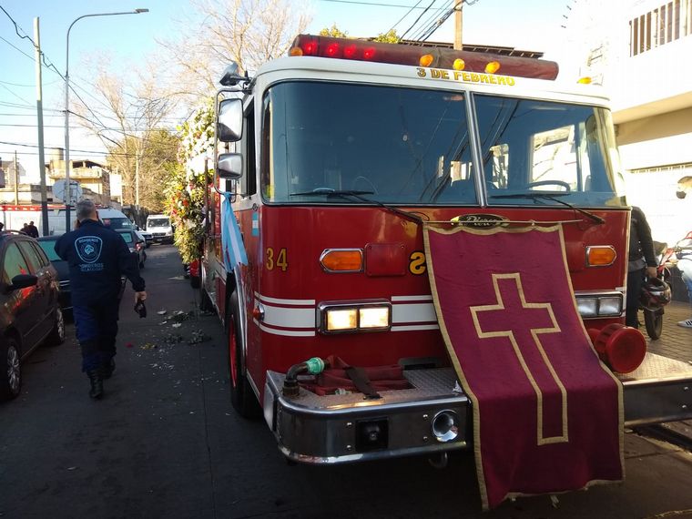 Despiden los restos de los bomberos fallecidos en Caseros