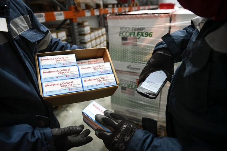 Distribuyen vacunas de Moderna para completar dosis