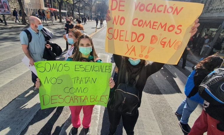 FOTO: Protesta de trabajadores de la salud en Córdoba.