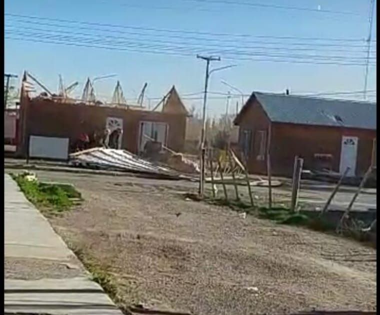 Temporal de viento afecta a varias ciudades de Santa Cruz y provoca daños estructural