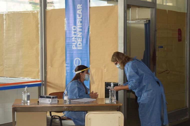 Del total de infectados, 392 son de la capital y 299 del interior. 