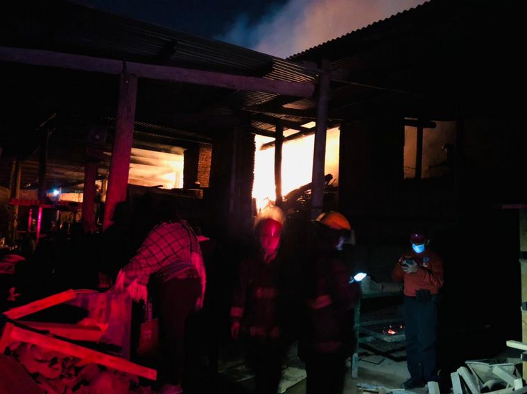 Las llamas se iniciaron por un supuesto descuido con un horno.