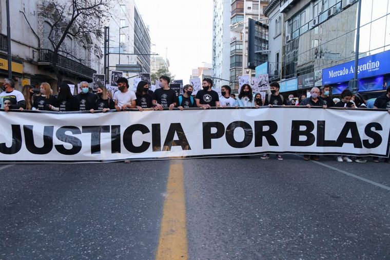 FOTO: Marchan en el centro de Córdoba a un año del crimen de Blas Correas.