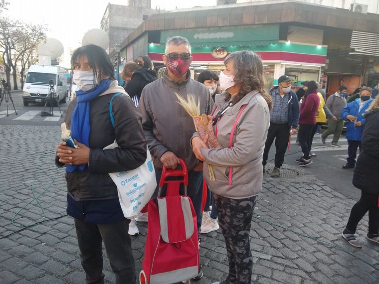 AUDIO: Miles de fieles se acercan a Liniers para pedir salud y trabajo a San Cayetano