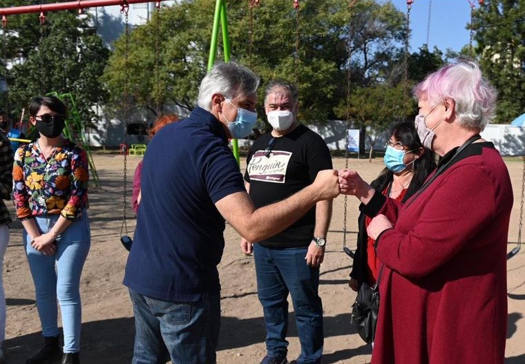 Llaryora inauguró tres plazas en barrios de la ciudad de Córdoba