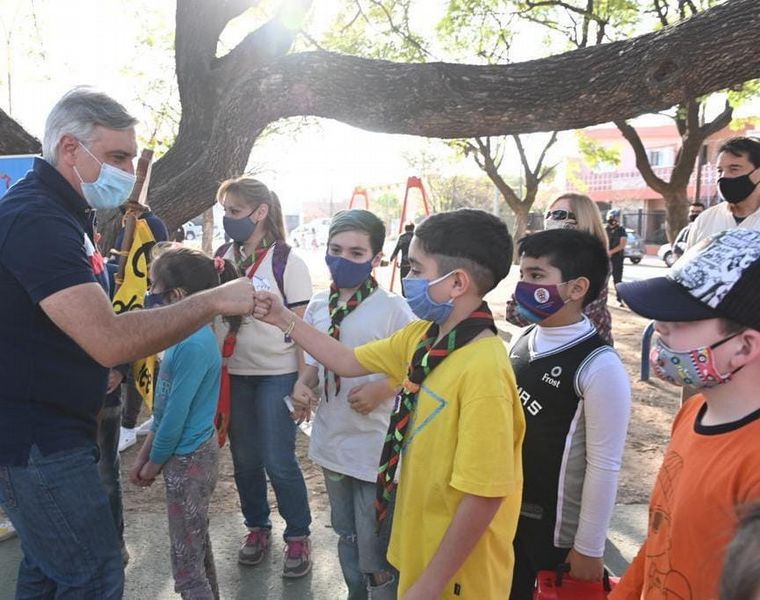 Llaryora inauguró tres plazas en barrios de la ciudad de Córdoba