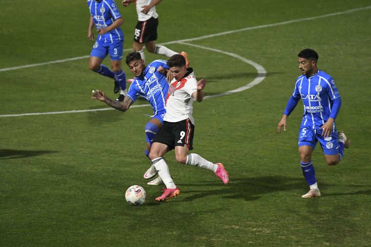 Godoy Cruz se impuso 2-1 contra River en Mendoza.