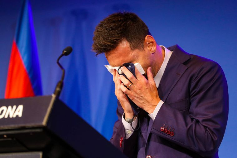 Messi, shockeado en el inicio de la conferencia.