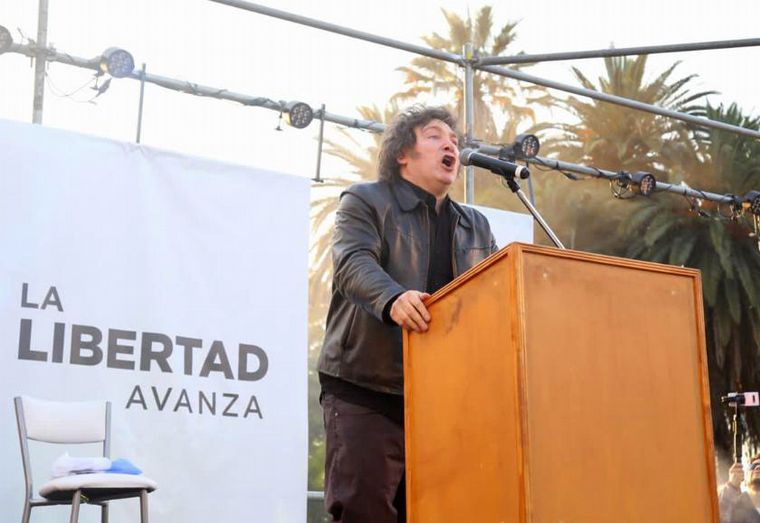 Javier Milei realizó un acto en plaza Holanda de Buenos Aires.