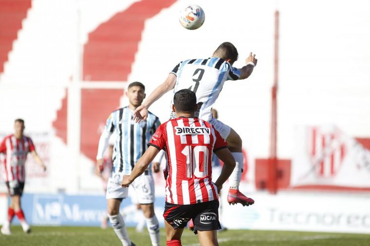 Instituto empató con Almagro sobre el final del duelo en Alta Córdoba.