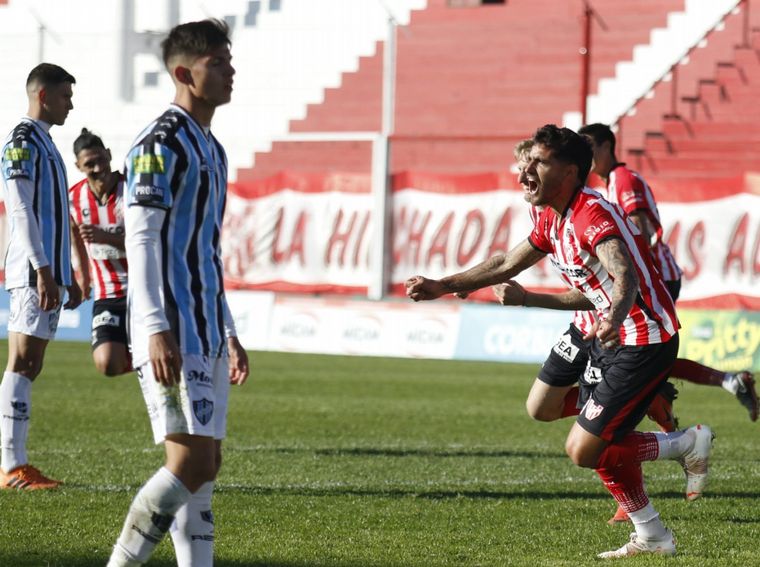 Instituto empató con Almagro sobre el final del duelo en Alta Córdoba.