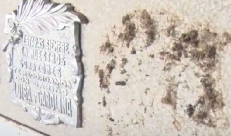 Sustrajeron 50 placas de broce en cementerios de Morteros (Foto: Radio Canal)