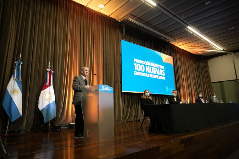 Schiaretti encabezó los anuncios que benefician a 100 industrias de Córdoba.