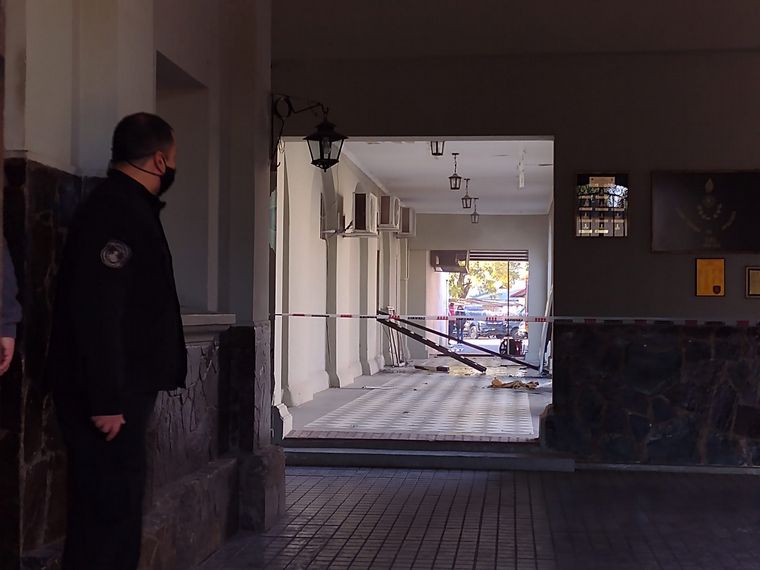 Explosión en la Jefatura de Policía de Santa Fe: tres heridos