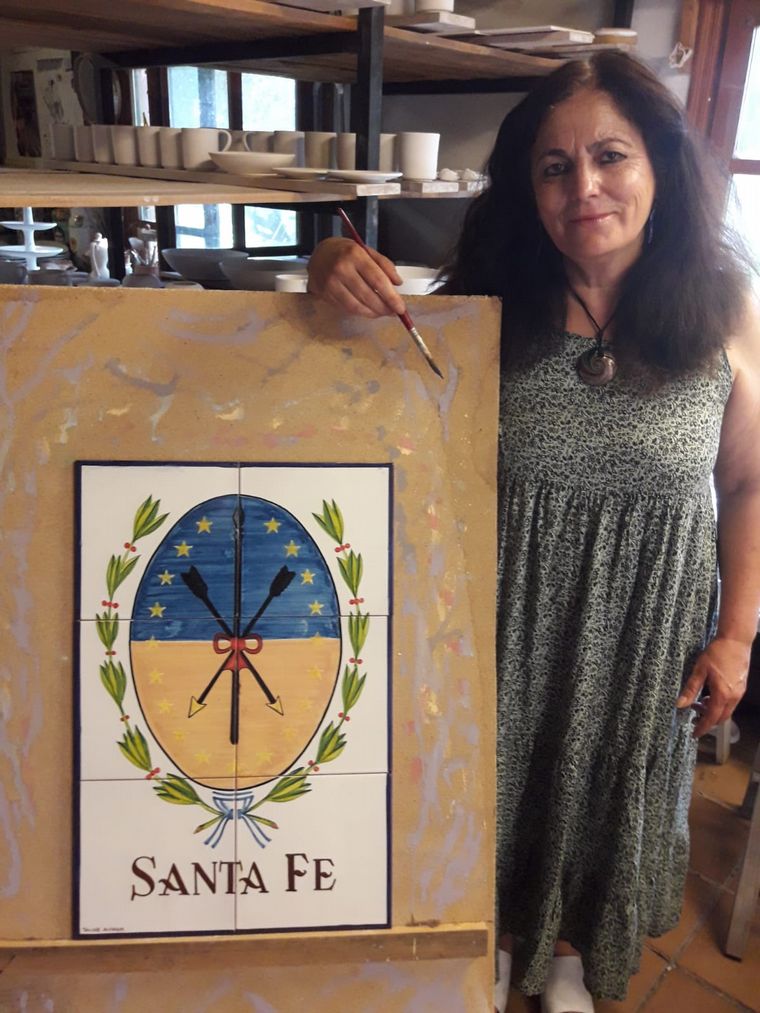 Los escudos fueron pintados por la artesana española Josefa de Castro.