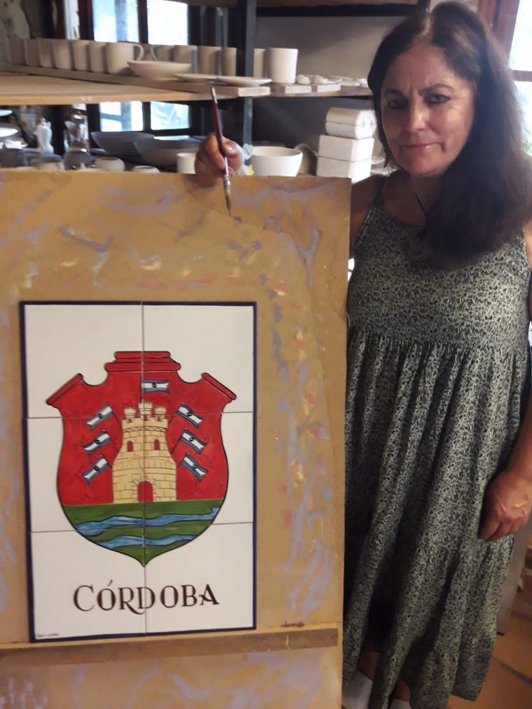 Los escudos fueron pintados por la artesana española Josefa de Castro.