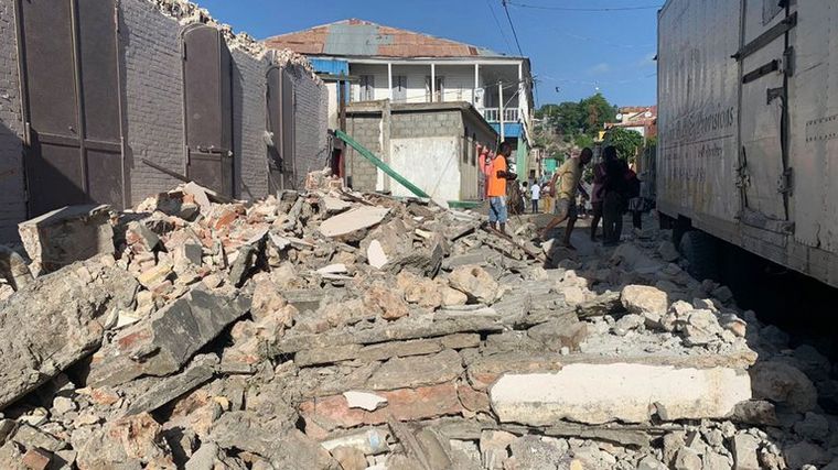 FOTO: Un sismo de magnitud 7,2 sacudió a Haití: temen por víctimas
