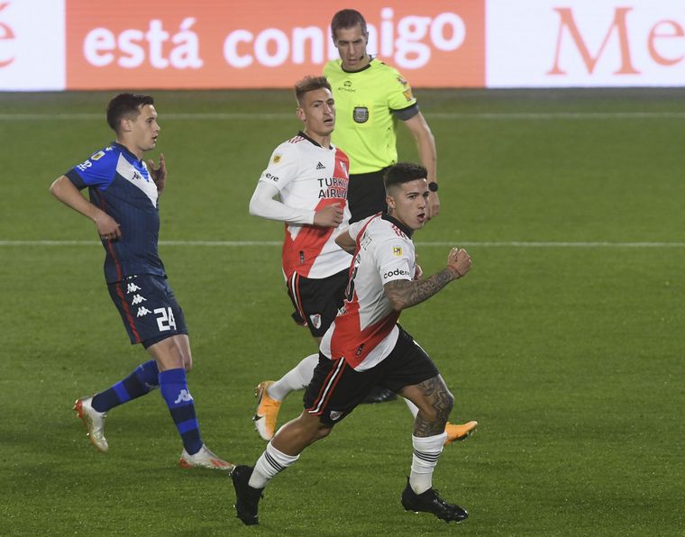 Enzo Fernández festeja el primer gol del 