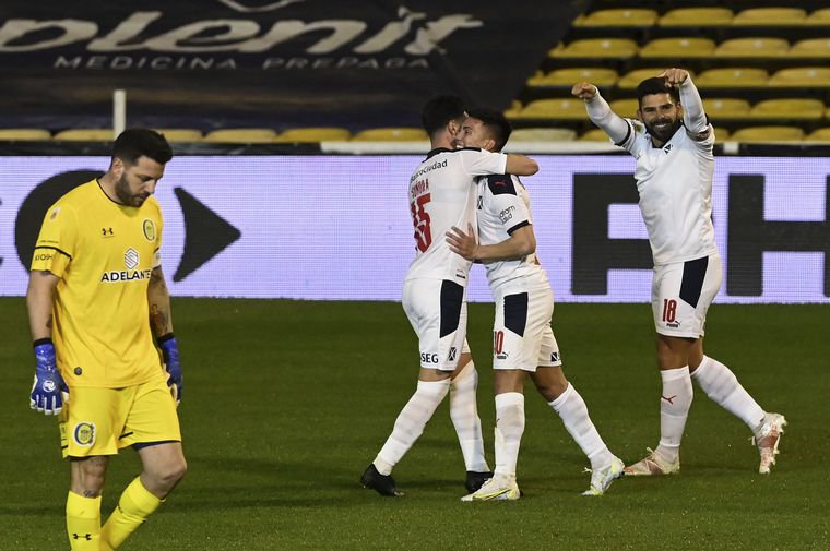 Silvio Romero marcó los dos goles de la victoria del