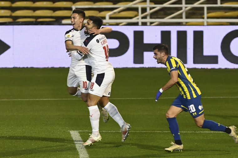 Silvio Romero marcó los dos goles de la victoria del