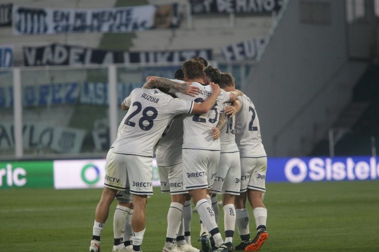 Talleres amplió la diferencia con Fértoli y le gana a San Lorenzo.