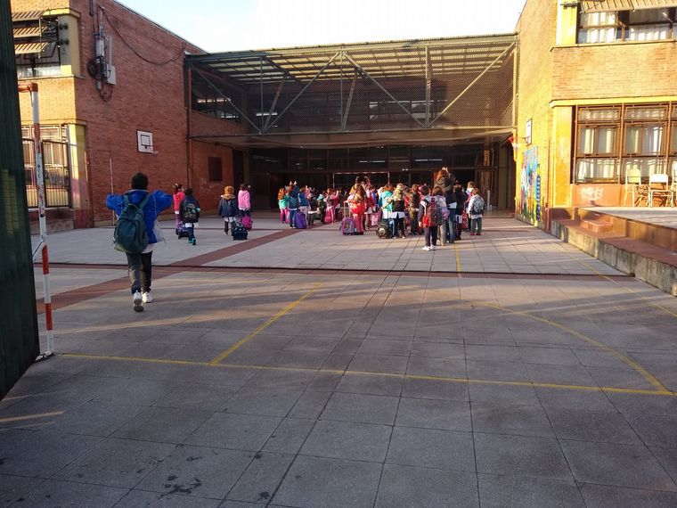 Vuelven a la presencialidad completa 290 mil chicos porteños