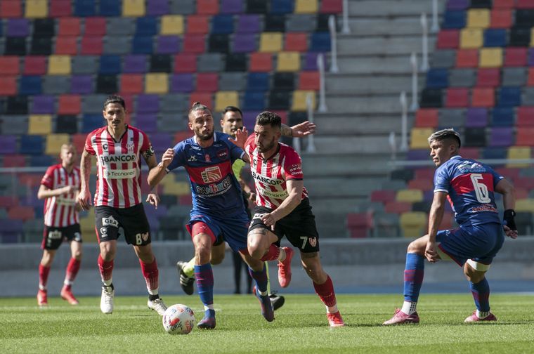 Güemes e Instituto igualaron 1-1 en Santiago del Estero.
