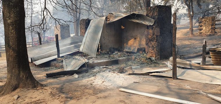 FOTO: El incendio afectó a cabañas en la zona de Potrero de Garay.