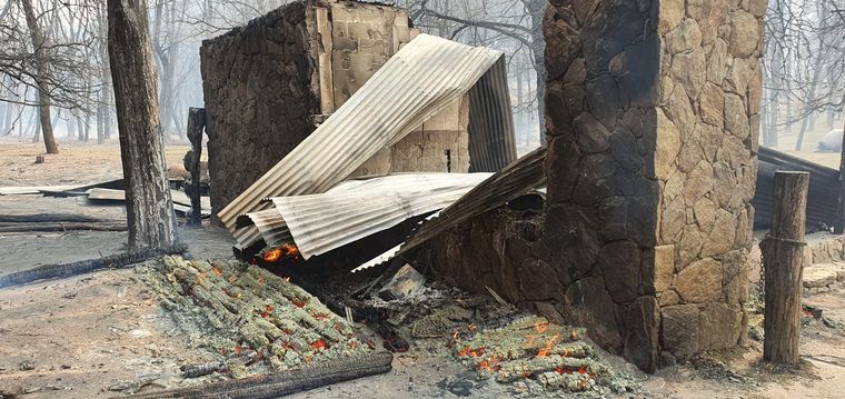 FOTO: El fuego avanzó sobre Potrero de Garay.