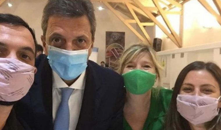 Multitudinario festejo de fin de año 2020 en Olivos 