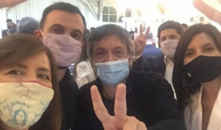 Multitudinario festejo de fin de año 2020 en Olivos 