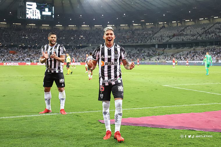 Zaracho y Hulk, los mejores del equipo local. 