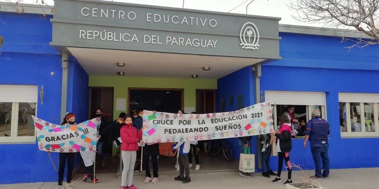 FOTO: Cruce por la Educación llegó a Marull, al noreste de Córdoba.
