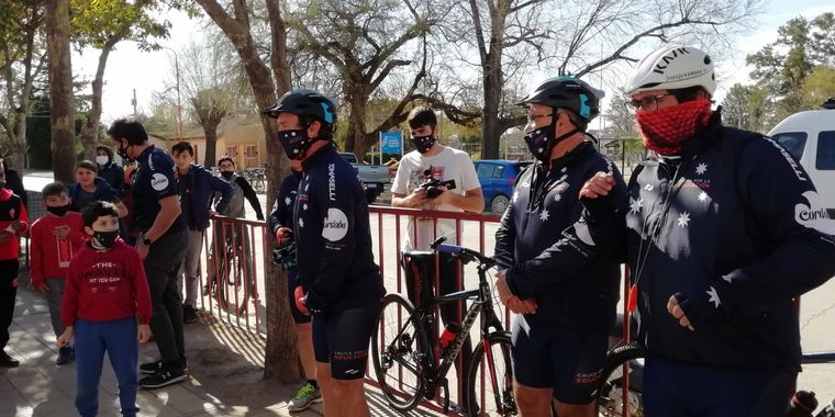 FOTO: Los ciclistas recorrieron ciudades del centro de Córdoba.