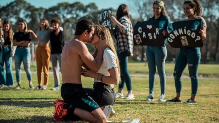 FOTO: Ella le propuso casamiento a él cuando terminó de jugar al fútbol