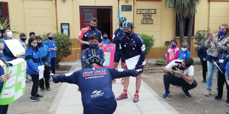 AUDIO: Los ciclistas buscaron las cartas de la escuela 25 de Mayo en Monte Cristo