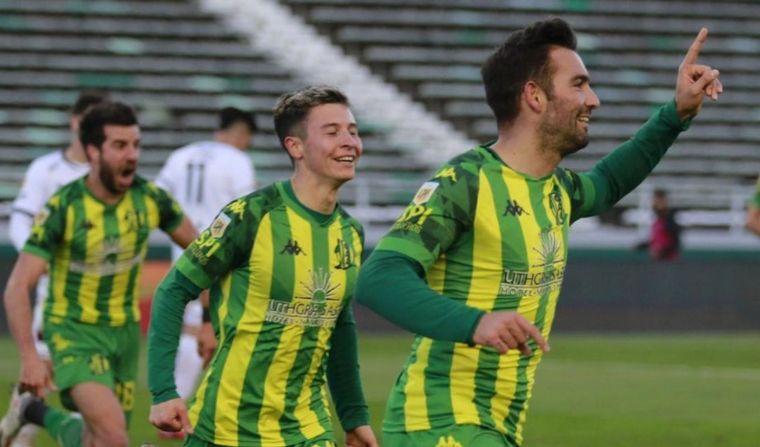 Aldosivi goleó a Colón por 3-0 en Mar del Plata