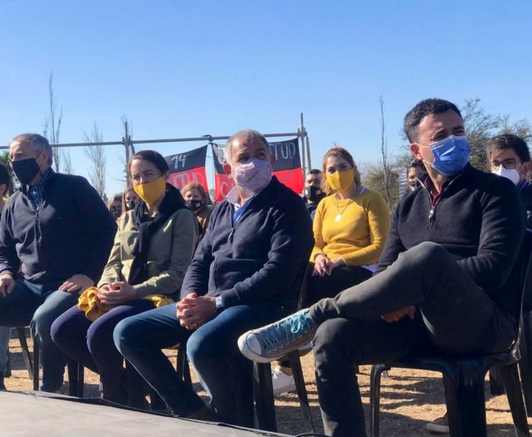 Luis Juez y Rodrigo de Loredo se reunieron con jóvenes.
