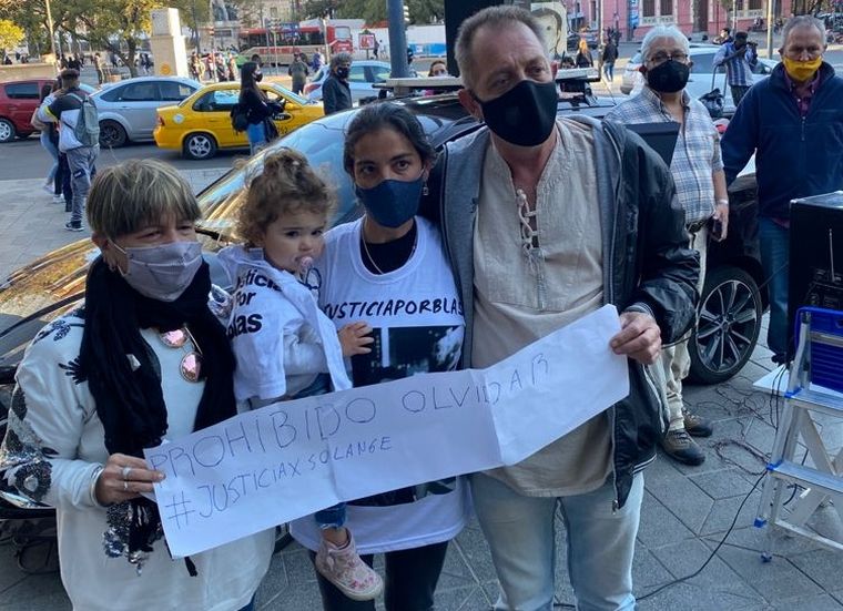 La mamá de Valentino Blas Correas acompañó a la familia de Solange.