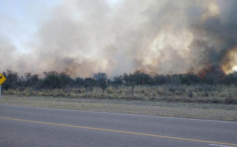 Uno de los frente de fuego se registró en Guanaco Boleado.